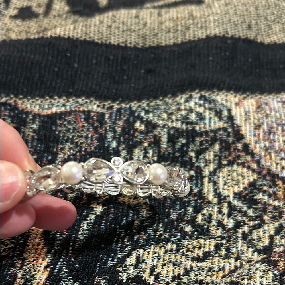 Fashion Jewelry Silver and Pearl Bracelet - Picture 2 of 3